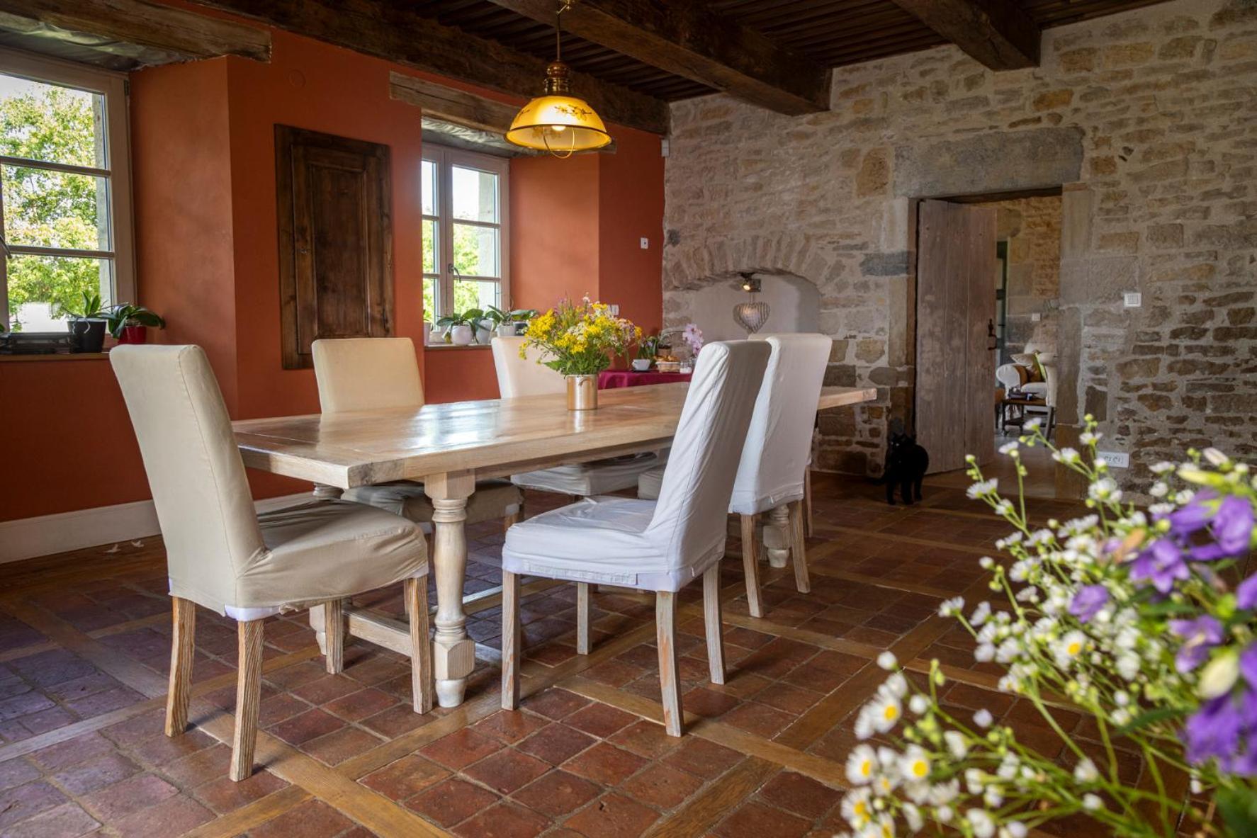 Le Relais Des Deux Tours Bed & Breakfast Bremondans Exterior photo