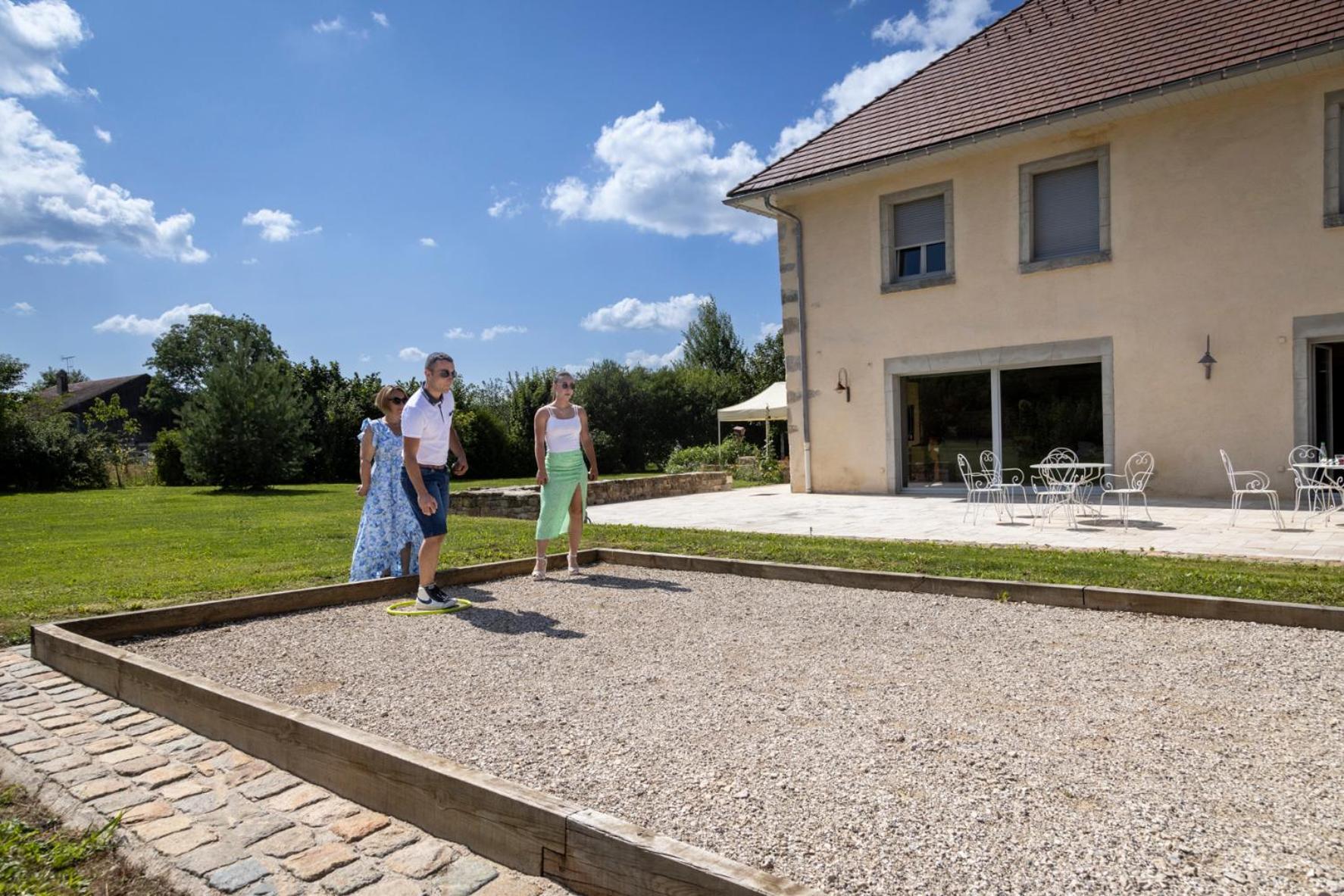 Le Relais Des Deux Tours Bed & Breakfast Bremondans Exterior photo